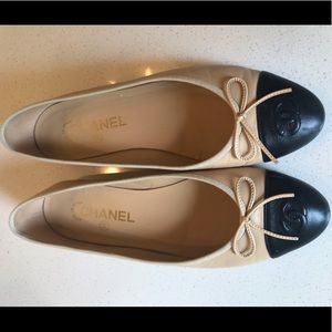 Chanel- beige and black lambskin ballerina flats